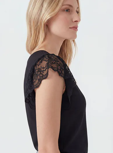 Kalimo viskózové tričko s krajkou černé - černá